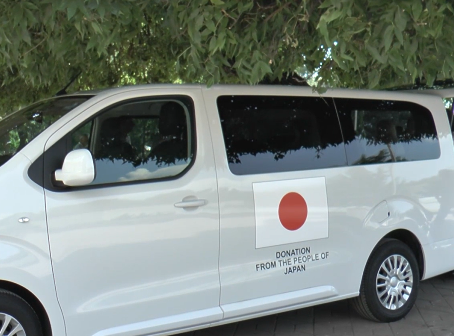 Vlada Japana u Nišu uručila specijalno vozilo za prevoz osoba sa invaliditetom