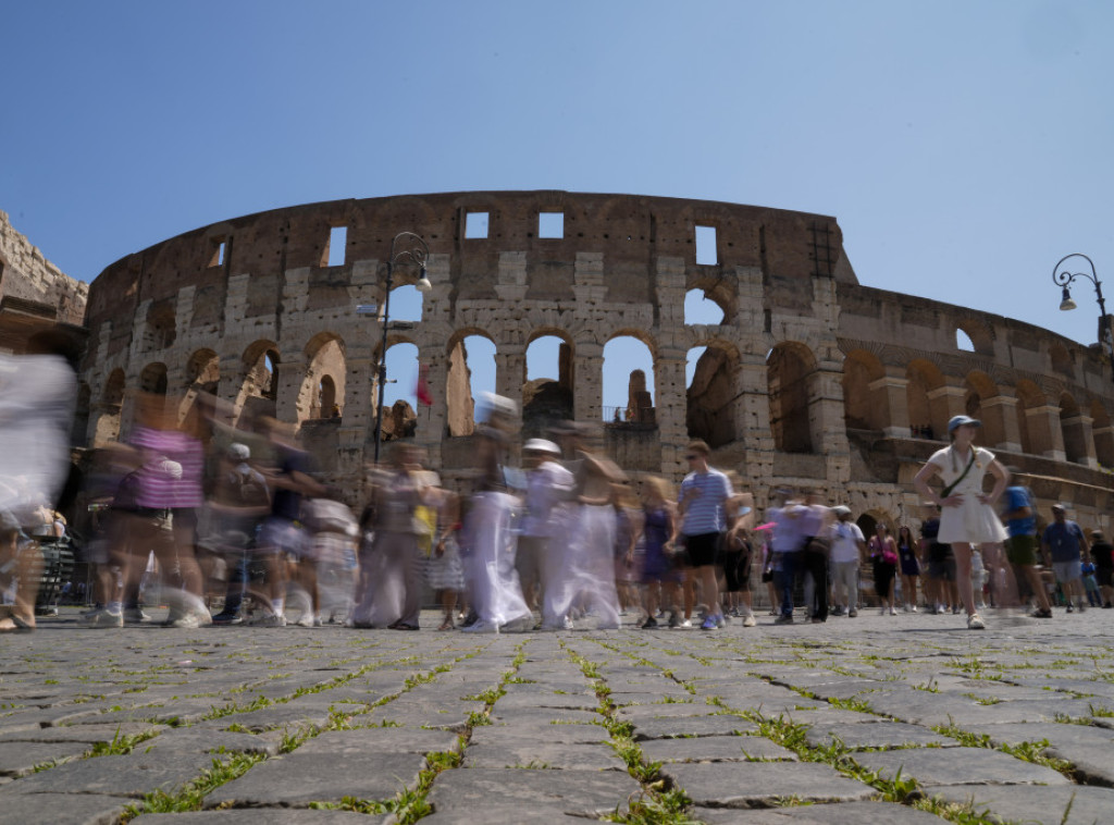 U Koloseumu tokom posete preminula žena turistički vodič