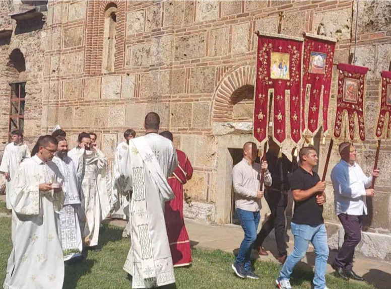 Hramovna slava manastira Velika Gospojina u Gračanici, vladika raško-prizrenski Teodosije služio svečanu liturgiju