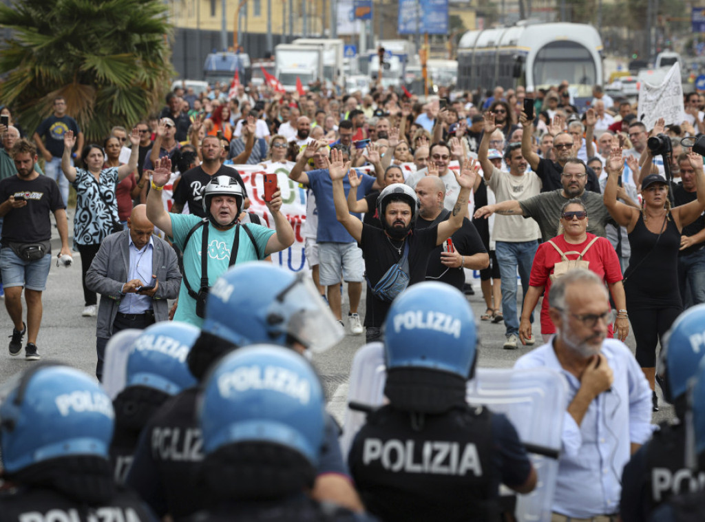 Italija: Demonstranati se sukobili s policijom u Napulju zbog ukidanja osnovnog dohotka