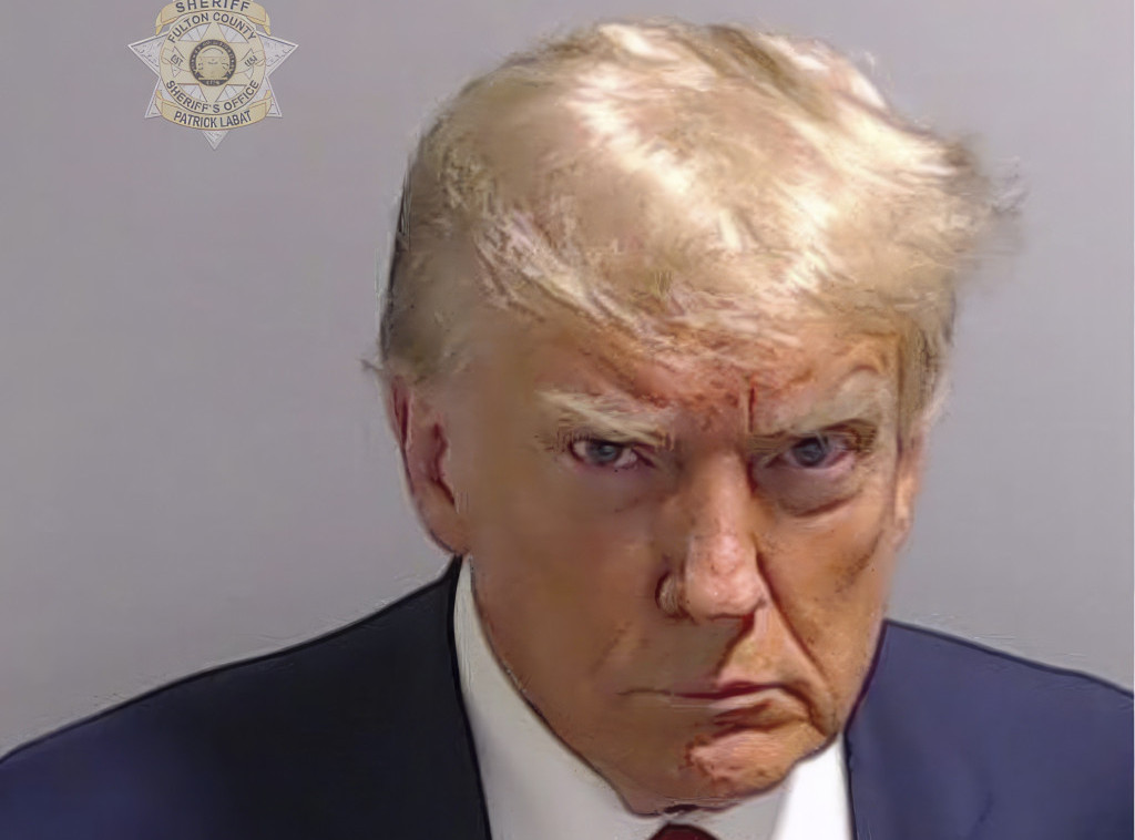 SAD: Raste Trampova popularnost nakon objavljivanja fotografije iz pritvora