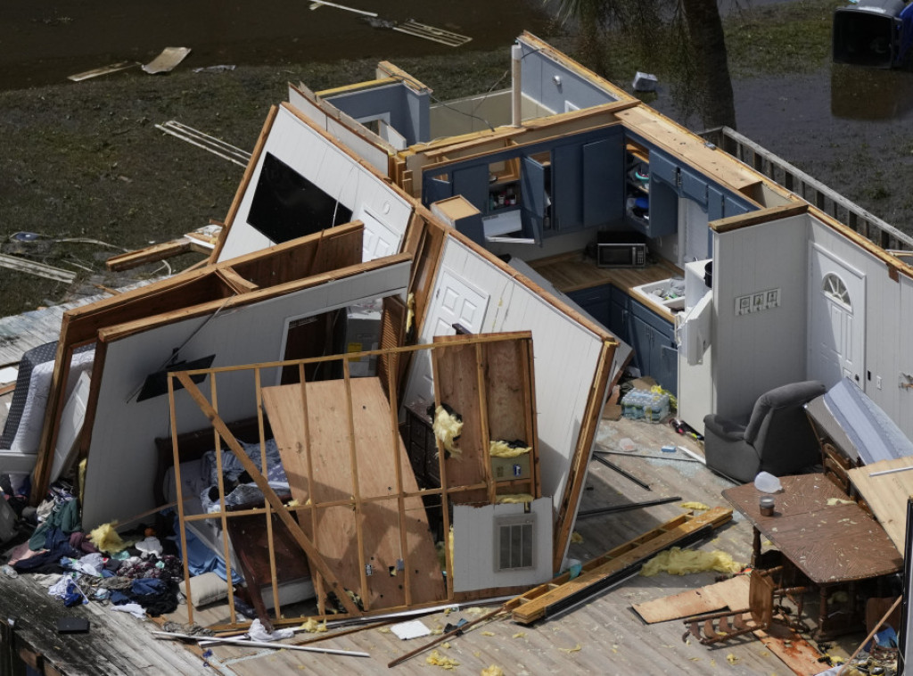 Uragan pogodio SAD, jedna žrtva, više od 400.000 ljudi bez struje