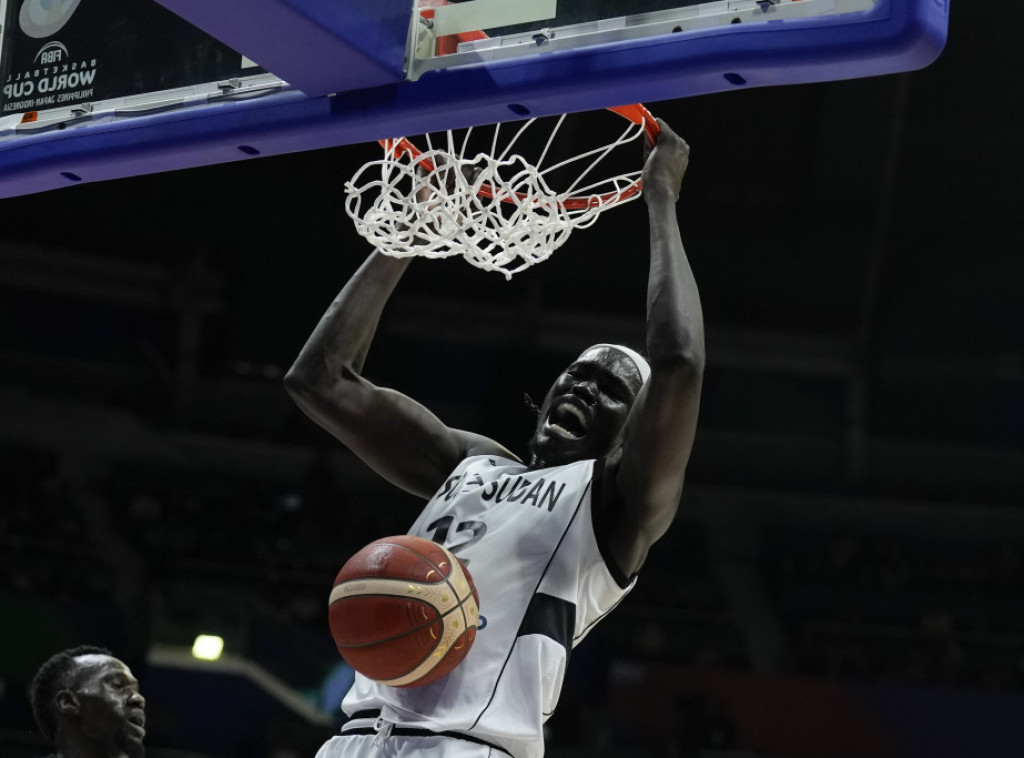 Burna istorija najmlađe države na svetu, Deng spasilac košarke u Južnom Sudanu