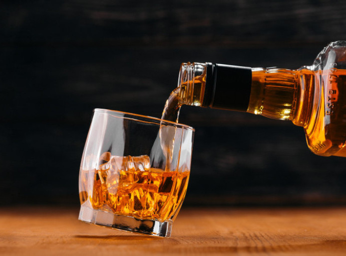 Boca škotskog viskija prodata na aukciji za rekordnih 2,5 miliona evra