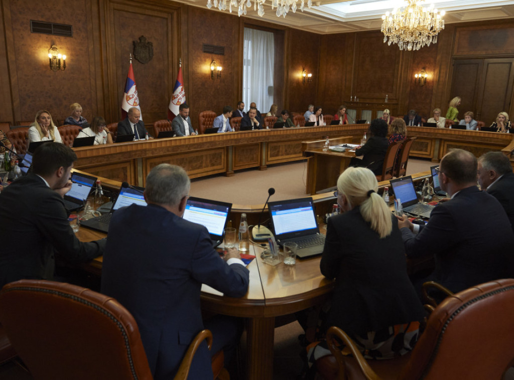 Vlada Srbije usvojila predlog: Od 1. oktobra povećavaju se akcize na derivate nafte, duvana, alkohola i kafe