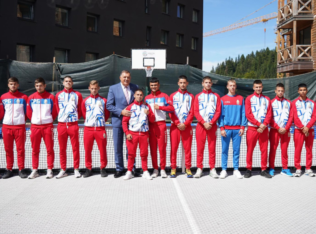 Predsednik Republike Srpske Milorad Dodik posetio boksere Srbije na Jahorini