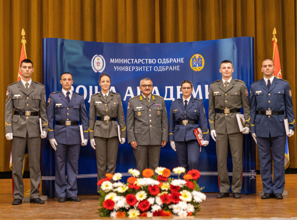 Kadetima Vojne akademije svečano uručene diplome i nagrade