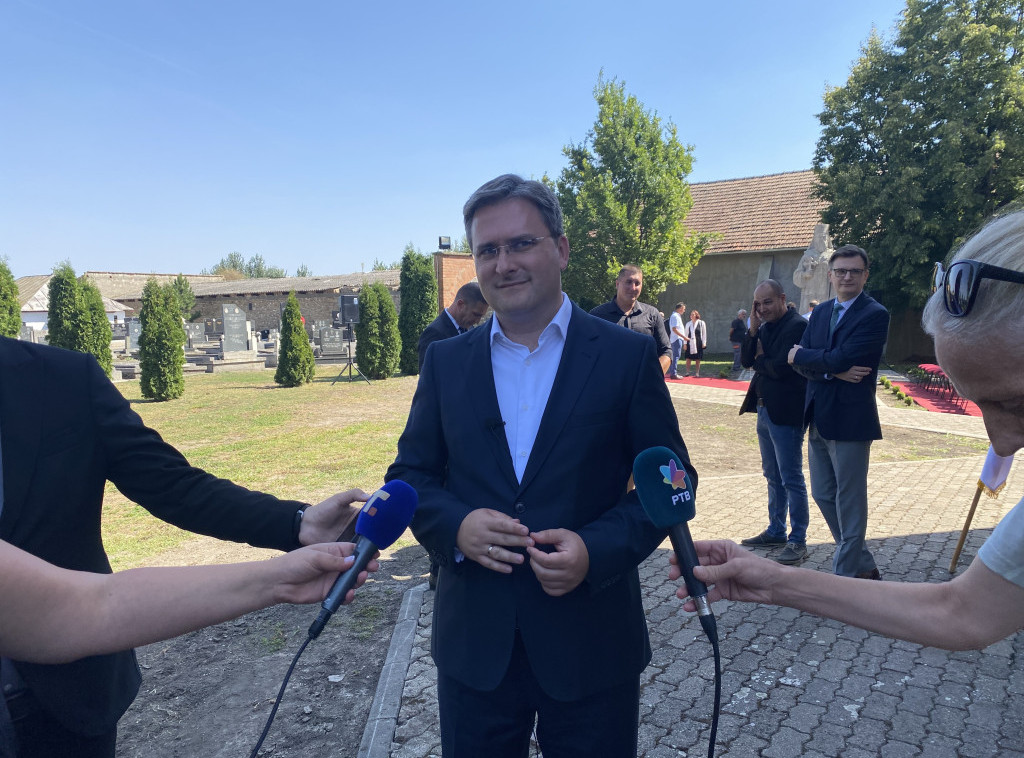 Nikola Selaković prisustvovao otkrivanju spomenika Patrijarhu Arseniju III Čarnojeviću u Ruskom selu kod Kikinde