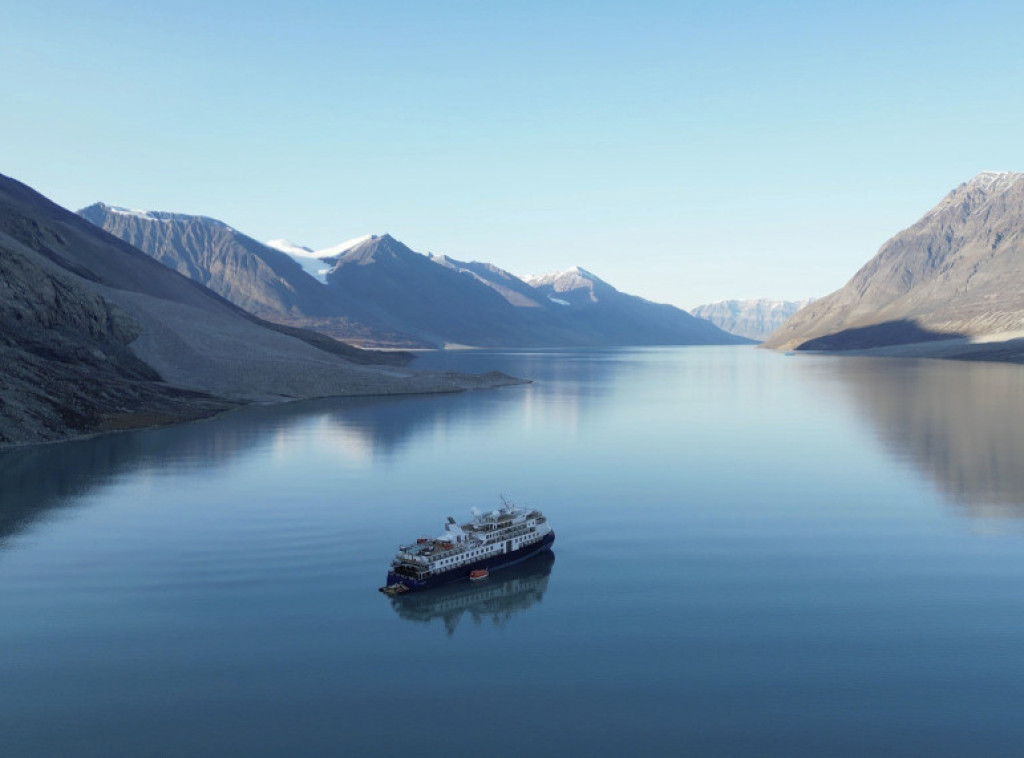 Grenland: Zaglavljeni luksuzni kruzer odglavljen je uz pomoć ribarskog broda