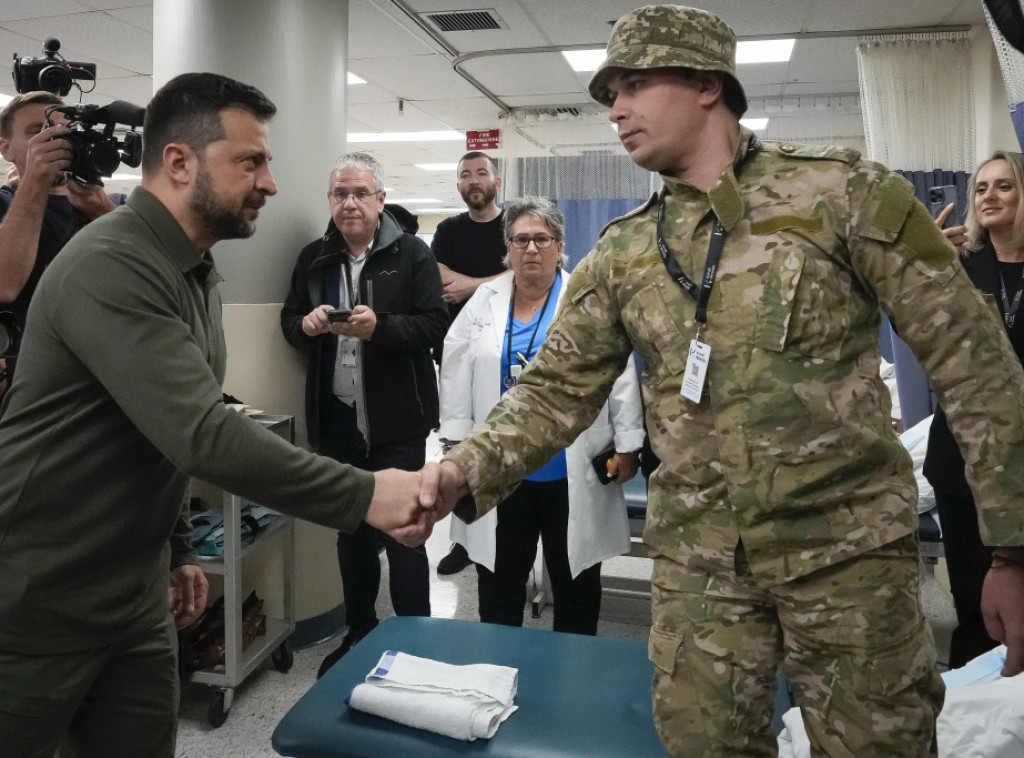 Zelenski posetio ranjene ukrajinske vojnike u bolnici i uručio medalje