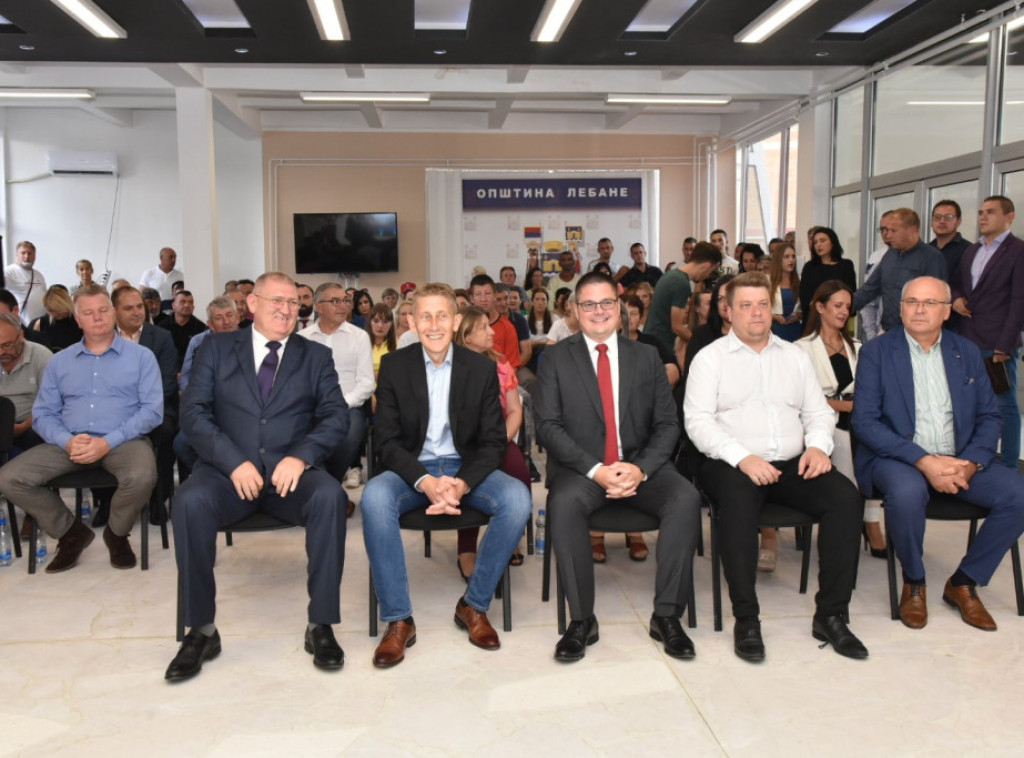 Lebane: Ministar Martinović prisustvovao potpisivanju ugovora za radno angažovanje 80 ljudi