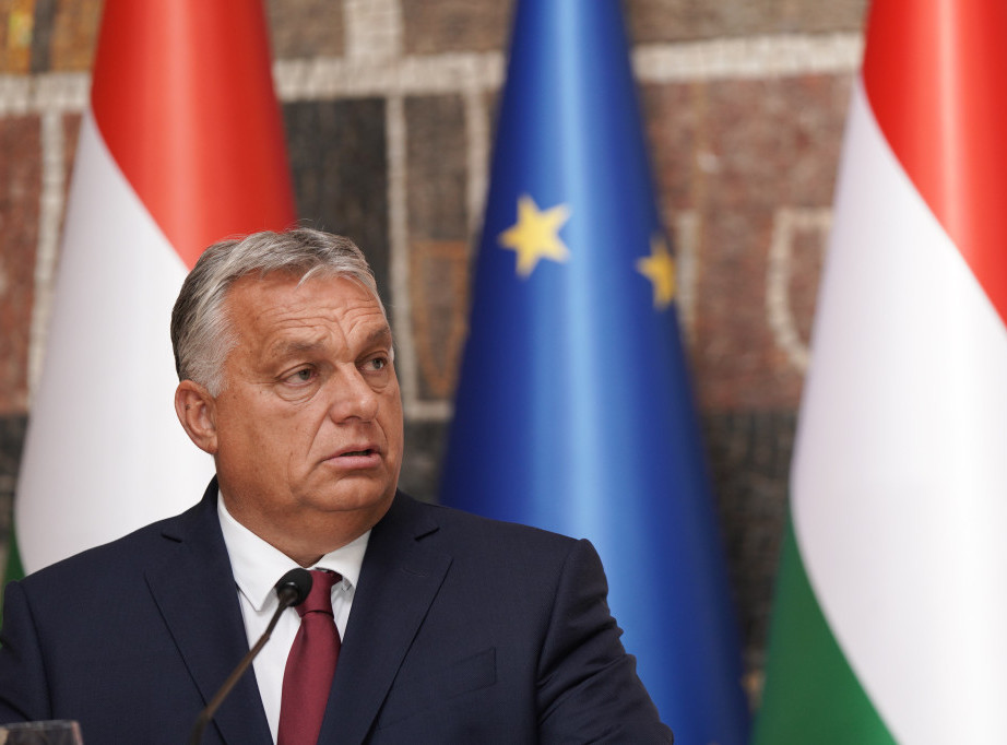 Orban: Otklanjaju se posledice nevremena, stotine hiljada domaćinstava bez struje