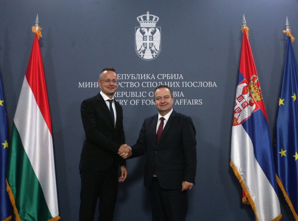 Ivica Dačić razgovarao je sa šefom mađarske diplomatije Peterom Sijartom