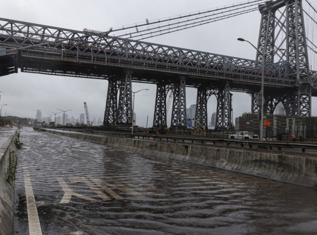 Obilni pljuskovi izazvali poplave u Njujorku,  poremećen rad metroa