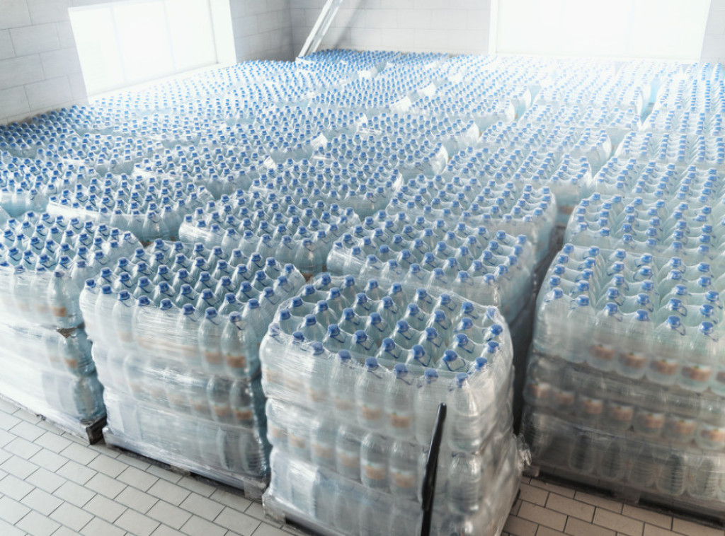 Pokrajinska vlada poslala 30 paleta vode Eparhiji raško-prizrenskoj