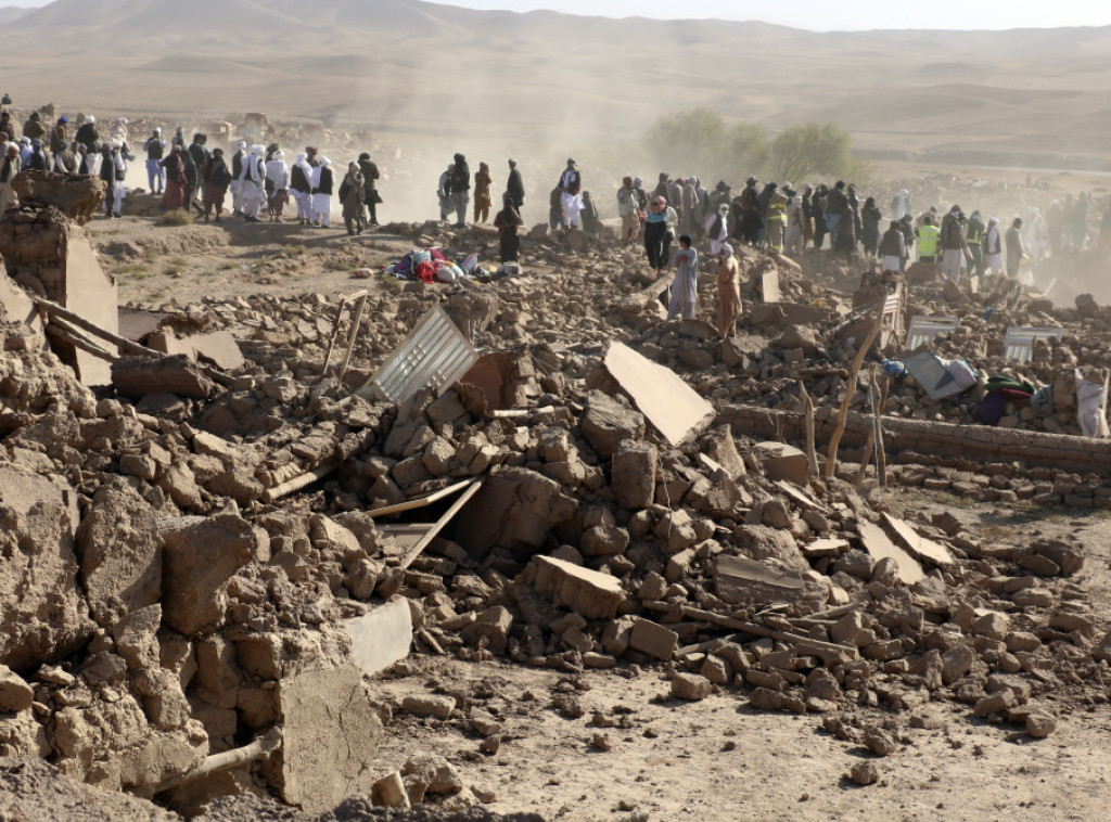Broj žrtava zemljotresa u Avganistanu premašio 2.400, više od 2.000 povređenih