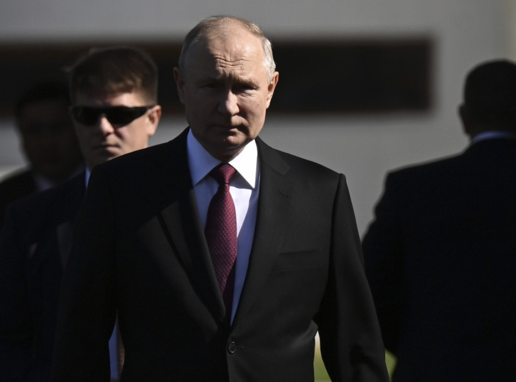Putin: Nastavićemo da snabdevamo bazu Kant najsavremenijim oružjem