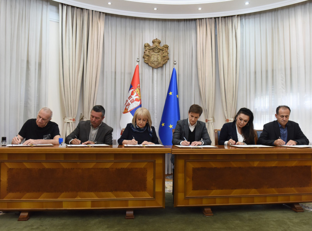 Vlada Srbije: Potpisan Protokol o poboljšanju materijalnog položaja prosvetnih radnika