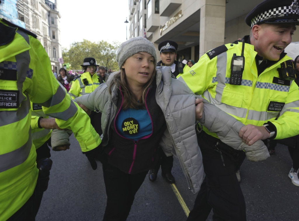 Britanska policija optužila Gretu Tunberg za kršenje javnog reda i mira