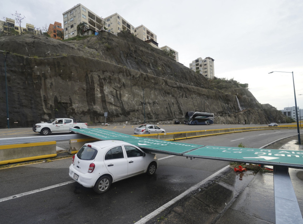 Najmanje 27 poginulih u udaru uragana Otis u Meksiku