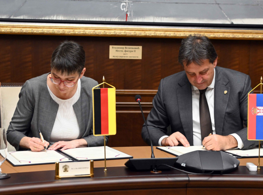 Bratislav Gašić potpisao protokol sa ambasadorkom Nemačke o donaciji 14 vozila Upravi granične policije