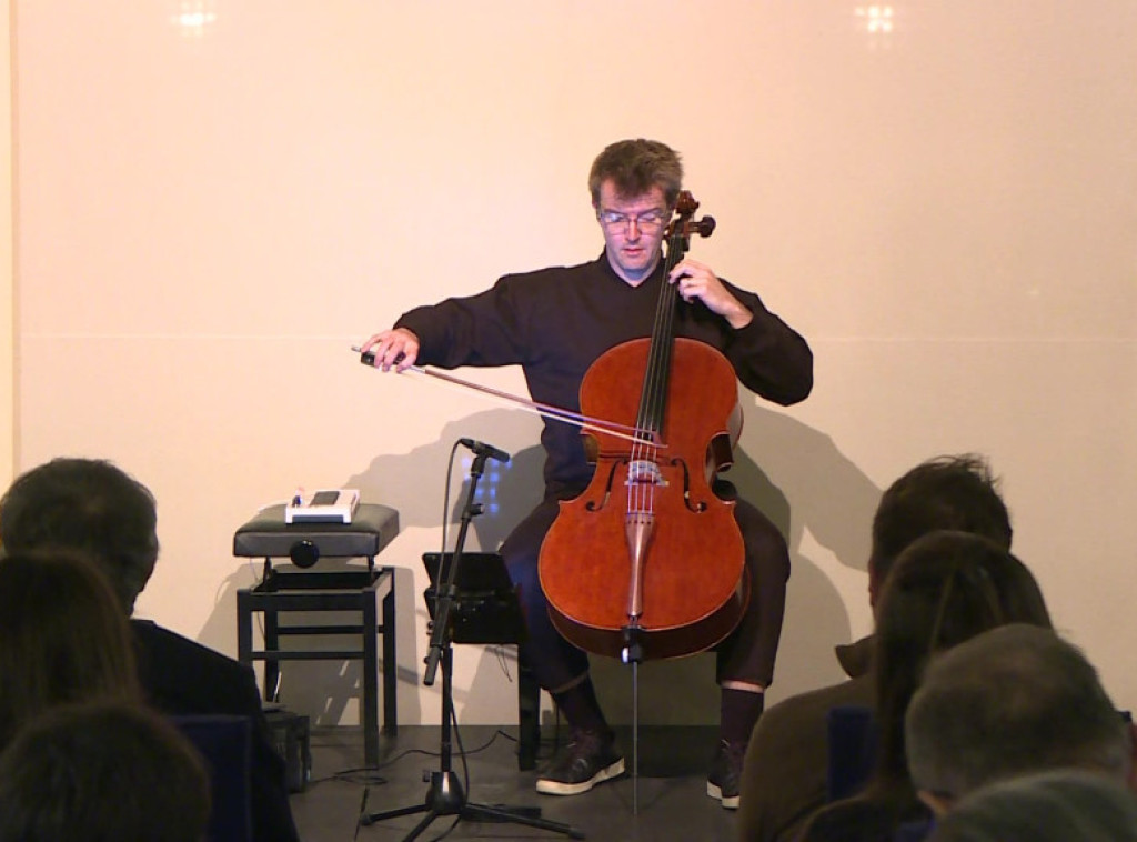 Škotski muzičar Piter Gregson premijerno nastupio u Beogradu u UK "Gvarnerijus"