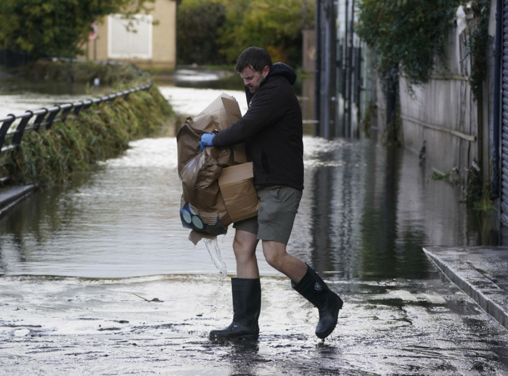Tropska oluja sa Atlantika pretvorila se u uragan i kreće se ka Bermudima