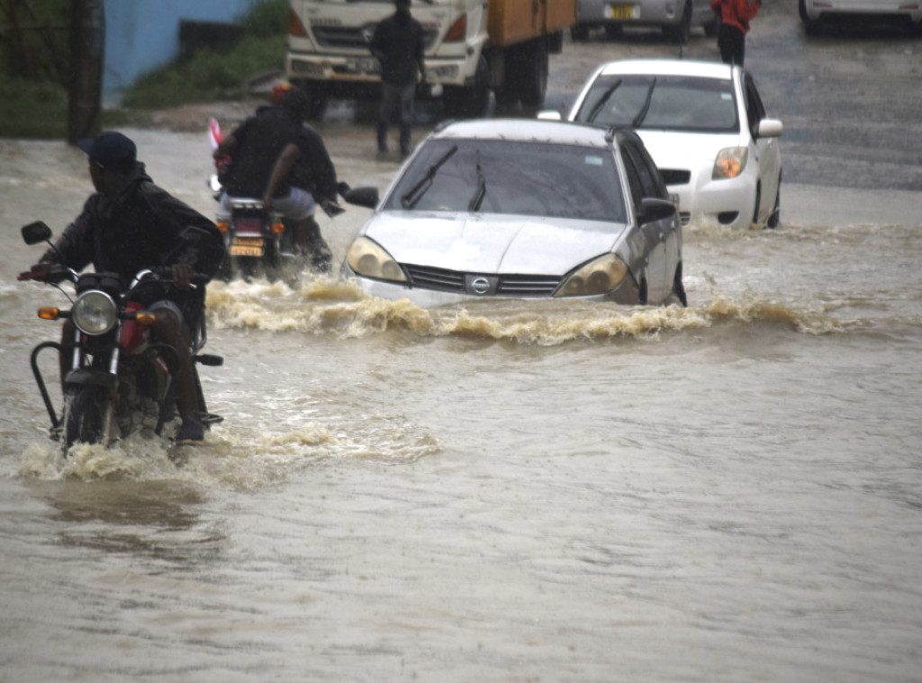 Zbog poplava 40 ljudi poginulo, desetine hiljada raseljeno u Keniji i Somaliji