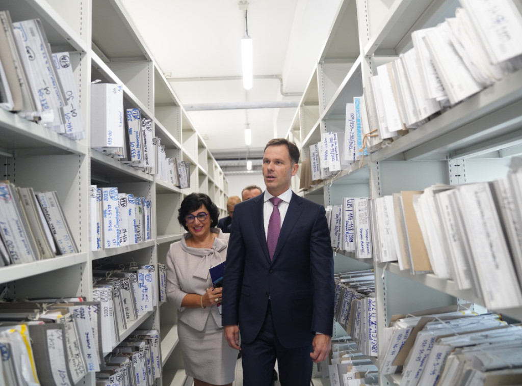 Ministar finansija obišao centralu Poreske uprave Srbije na novoj adresi u Zemunu