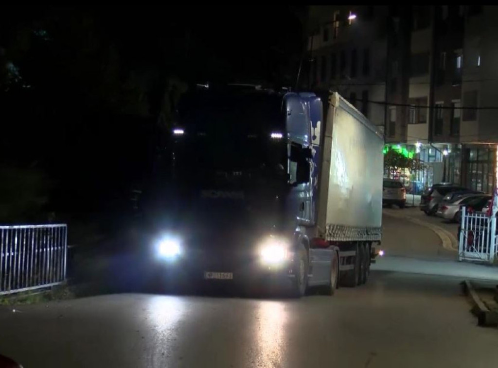 U KBC Kosovska Mitrovica stigao još jedan kamion sa lekovima iz centralne Srbije
