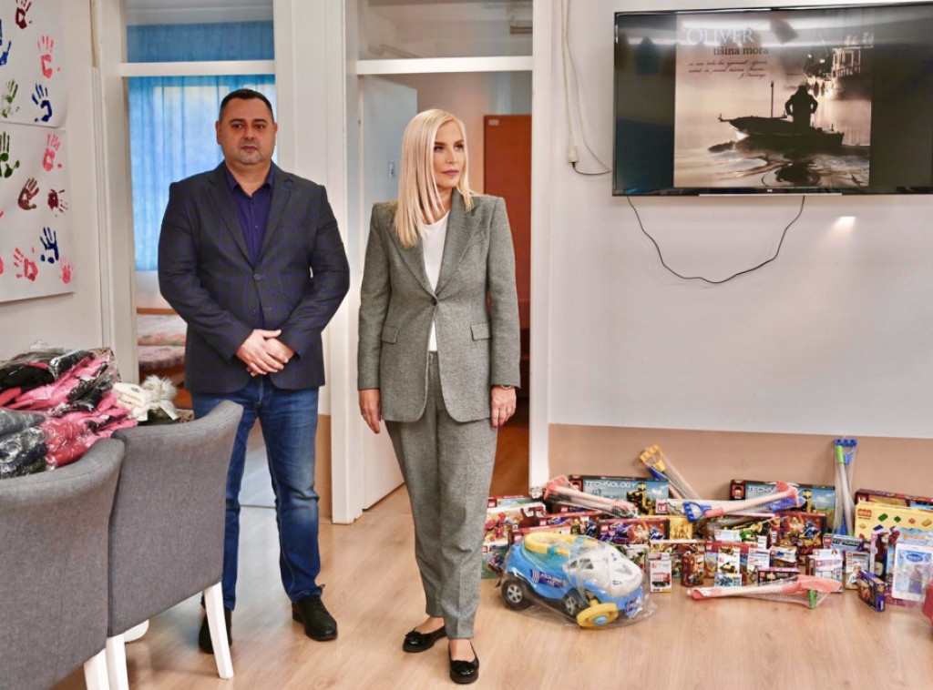 Ministarka Popović u Nišu obišla Centar "Mara" i uručila pomoć Prihvatilištu za odrasla lica