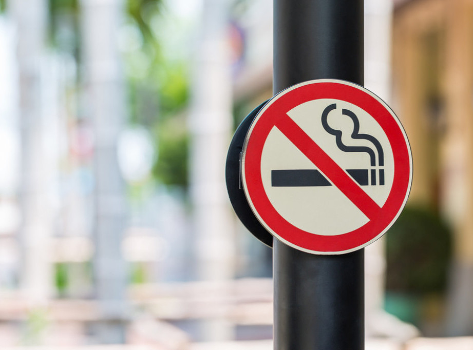 Francuska zabranjuje pušenje na plažama, u parkovima i na drugim javnim mestima