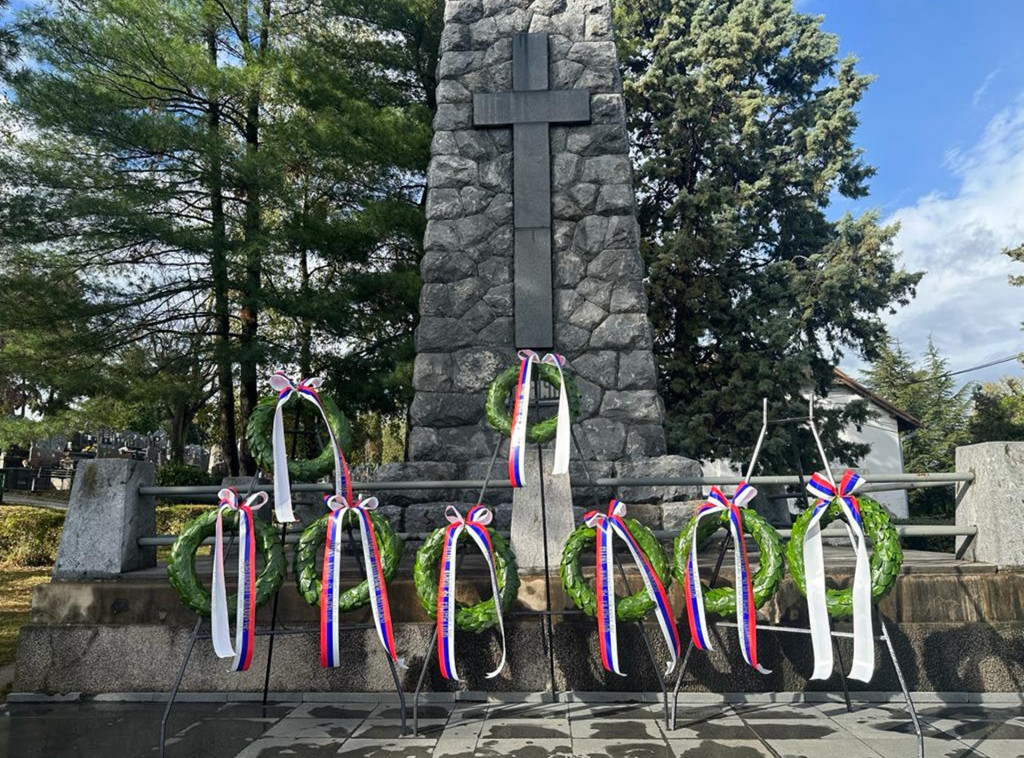 Čačak: Položeni venci na spomenik "Četiri vere"