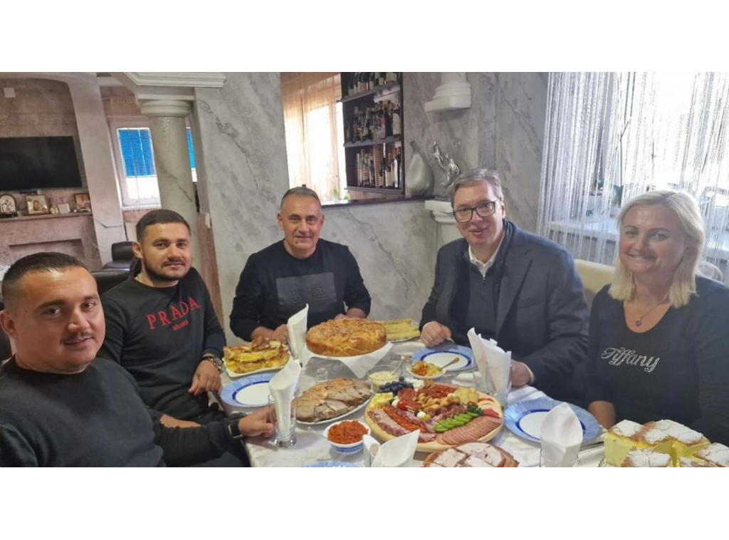 Vučić u poseti porodici Nikolić: Ljudi su naša snaga