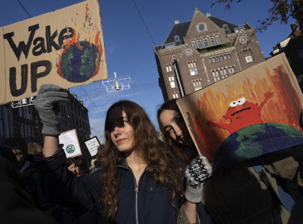 Desetine hiljada ljudi okupilo se na klimatskom protestu u Amsterdamu