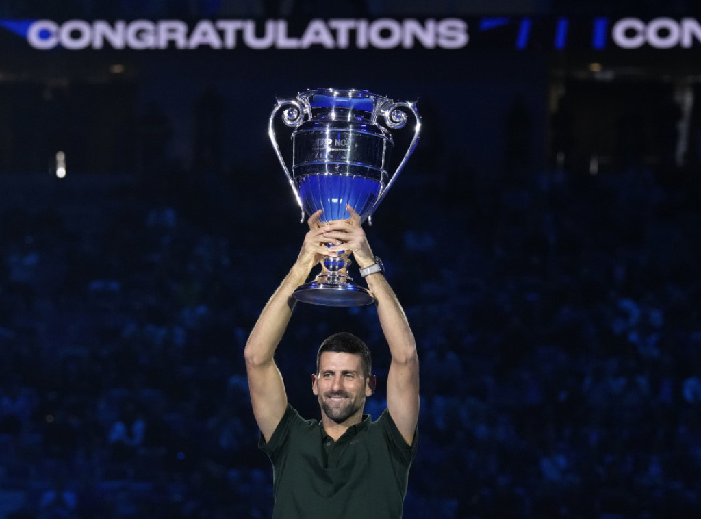 Novaku Đokoviću u Torinu uručen pehar za najboljeg tenisera godine