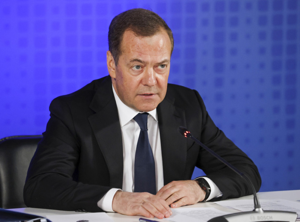 Dmitrij Medvedev: Zelenski je priznao da su prva dva Majdana bila državni udar