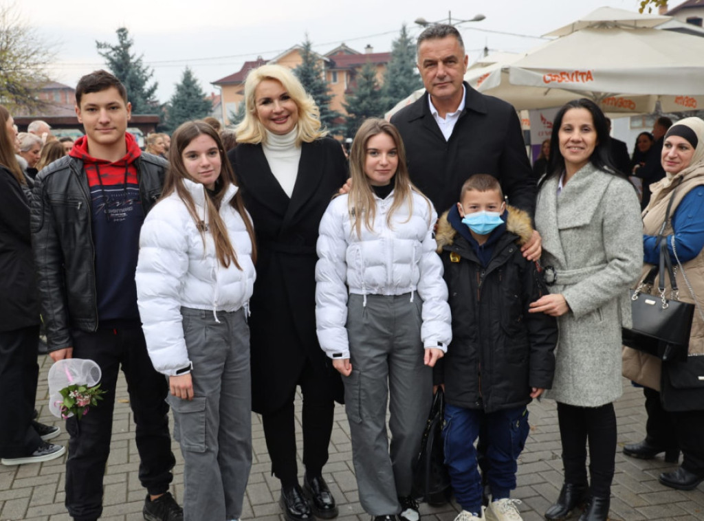 Ministarka Kisić u Novom Pazaru: Država je uz obolele i njihove porodice