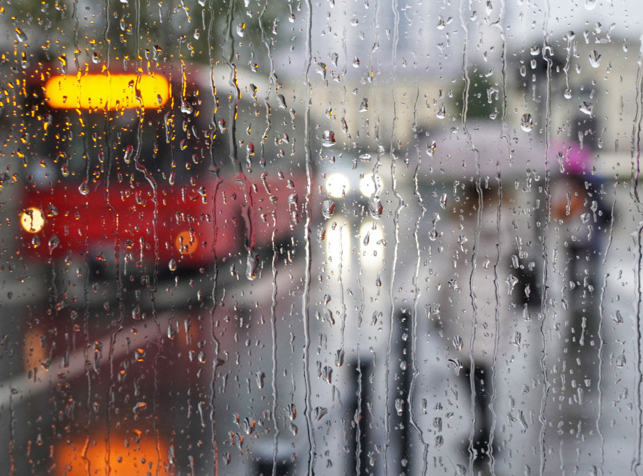 RHMZ: Upozorenje na vremenske nepogode u Srbiji, crveni meteoalarm u delu zemlje