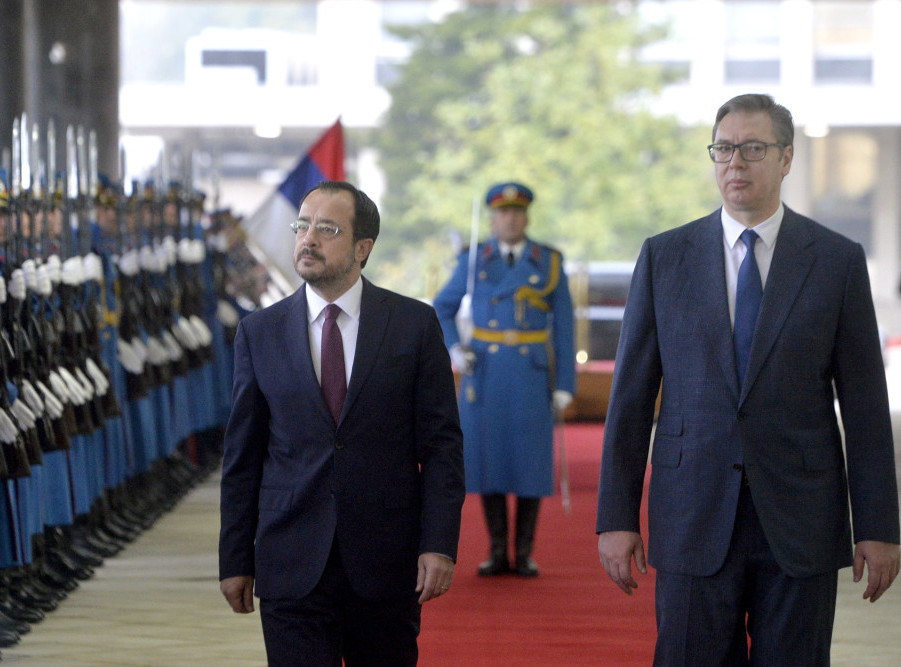 Vucic welcomes Christodoulides outside Palace of Serbia