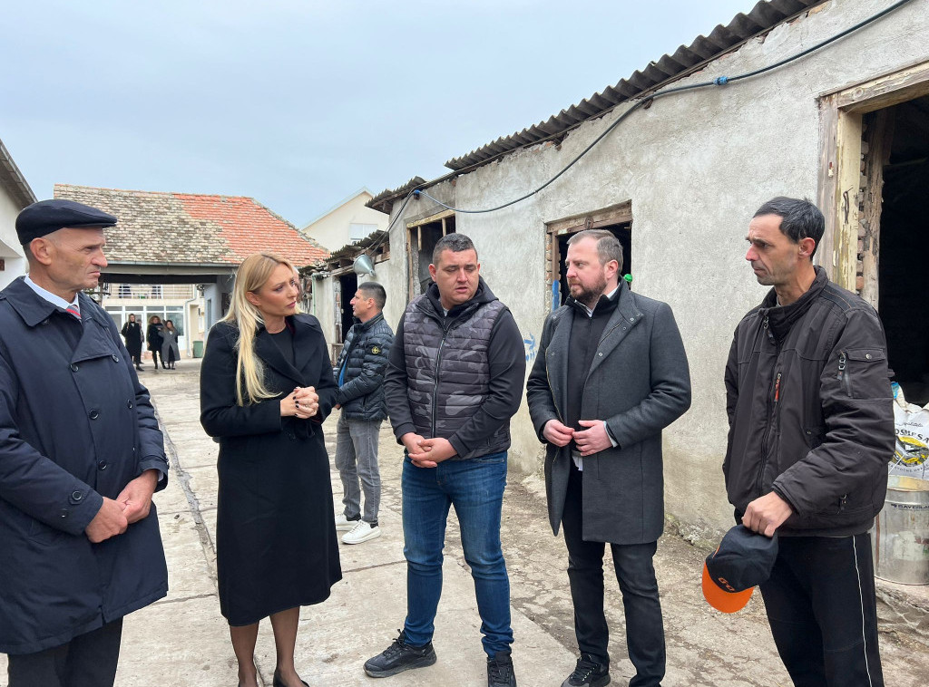 Tanasković i Mirković razgovarali su sa poljoprivrednicima u Surčinu
