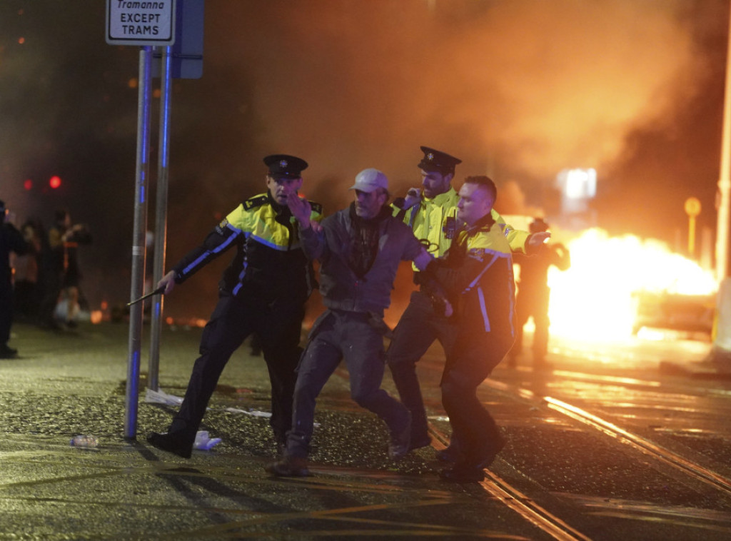 Načelnik irske policije: Zbog nereda u Dablinu uhapšene 34 osobe