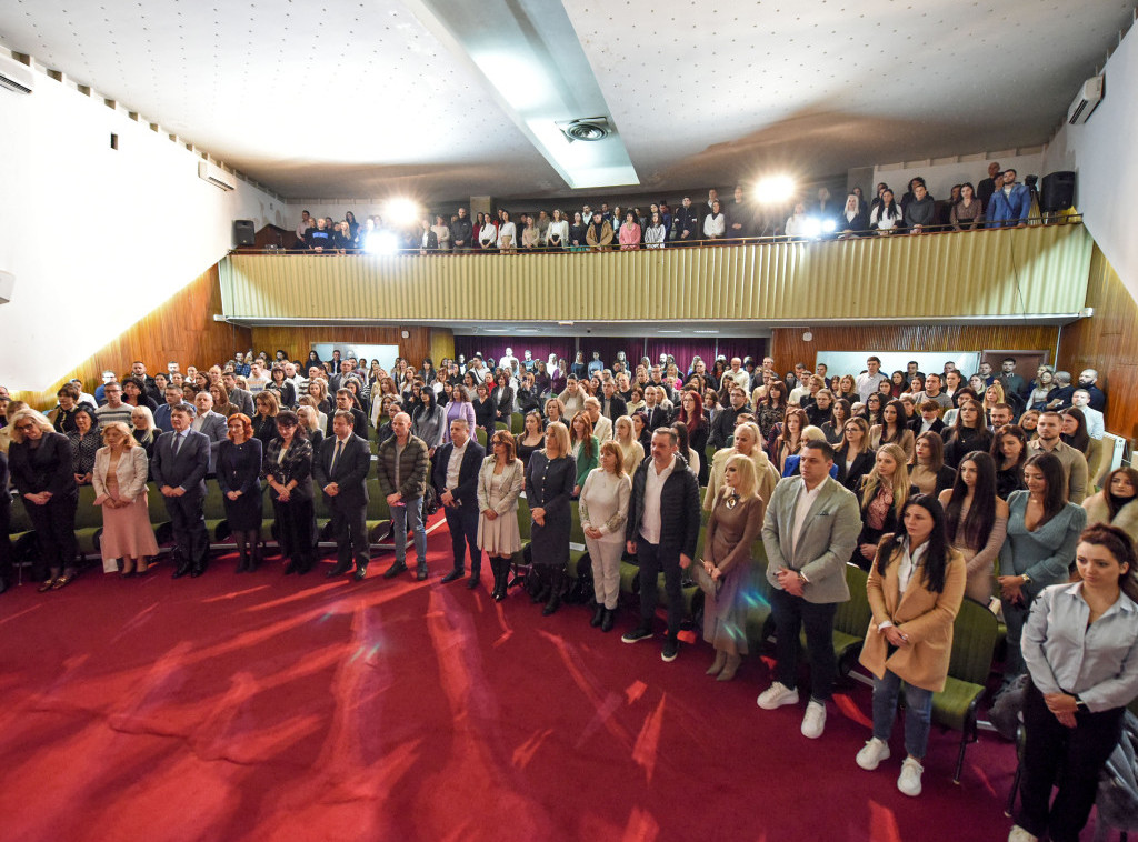 Kragujevac: Radnici iz 11 zdravstvenih ustanova dobili stalno zaposlenje