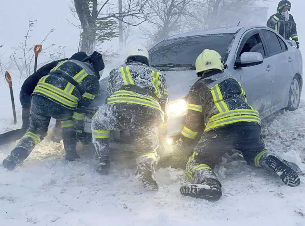 Deset ljudi poginulo u snežnoj oluji u Ukrajini