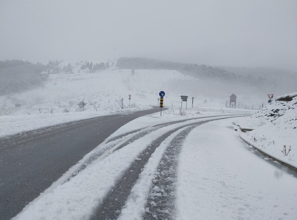 Putevi Srbije: Sneg od pet do 10 centimetara na pojedinim deonicama