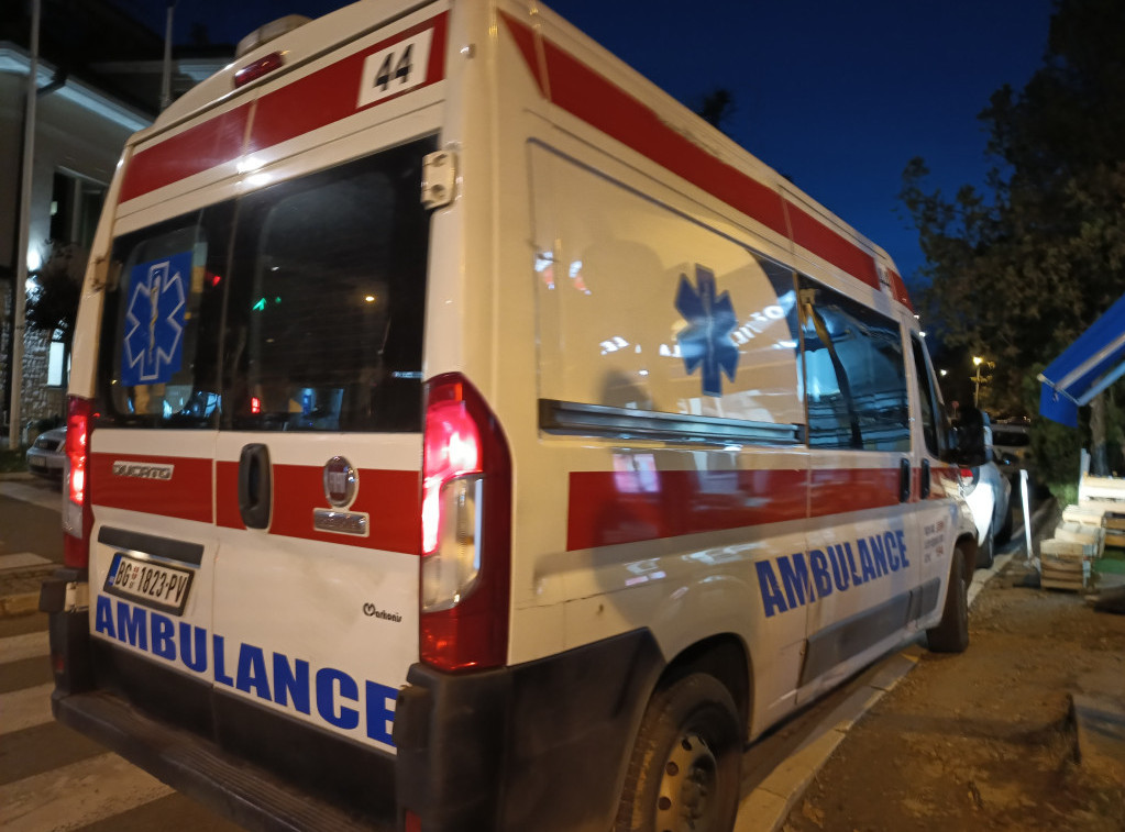 Hitna pomoć: Muškarac sa teškim posekotinama došao u PS u Surčinu