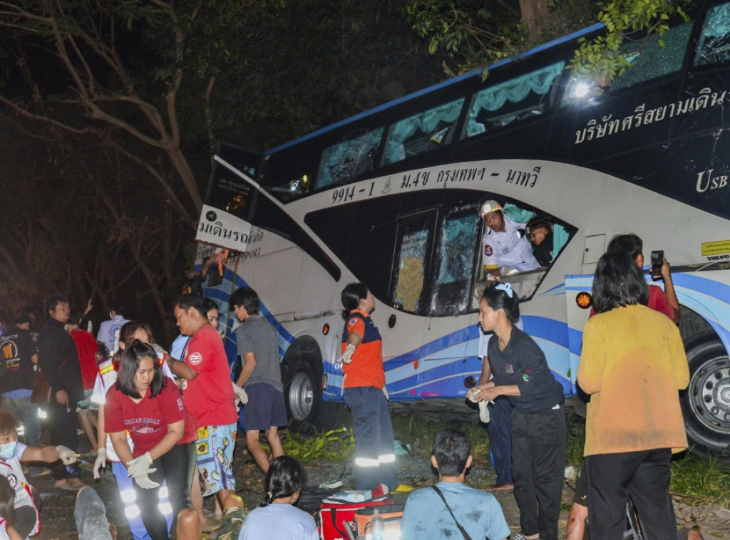 Tajland: U teškom udesu autobusa poginulo 14 ljudi