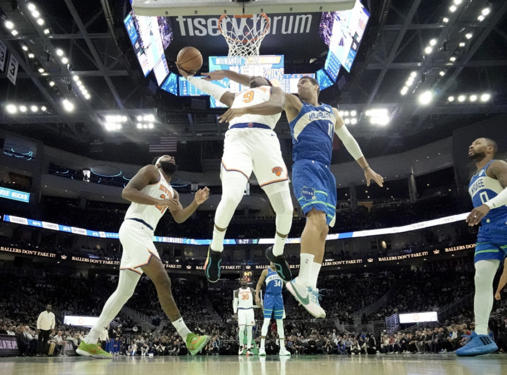 Košarkaši Milvokija i Los Anđeles Lejkersa u polufinalu NBA kupa