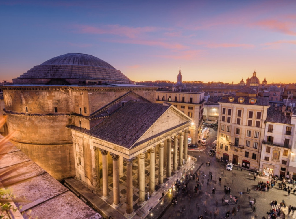 Japanski turista poginuo nakon pada sa zidina Panteona u Rimu