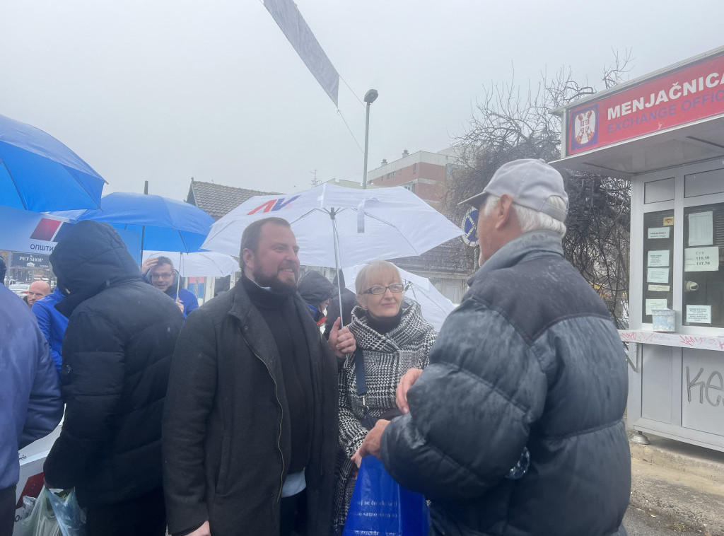 Raguš i Mirković razgovarali sa građanima na Vidikovačkoj pijaci o važnosti izbora